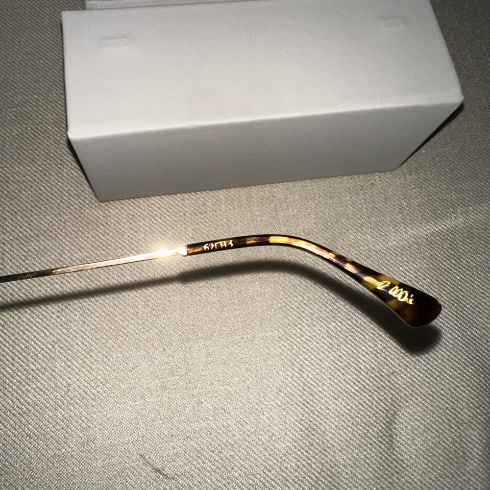 NEW - DEZI “2000’s” Gold Frame Sunglasses - Picture 9 of 9